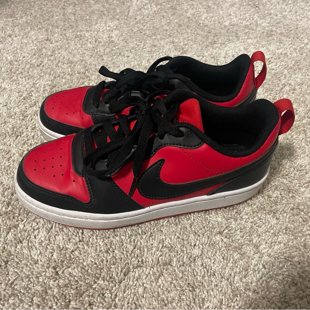 Nike Court Borough Low size 4Y